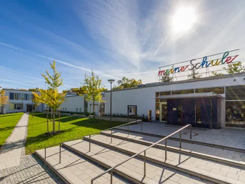 Meine Schule - Ansicht von weitem